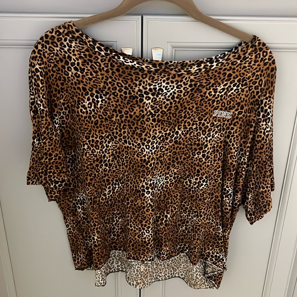 Women’s Pink brand cheetah semi crop top euc size large
